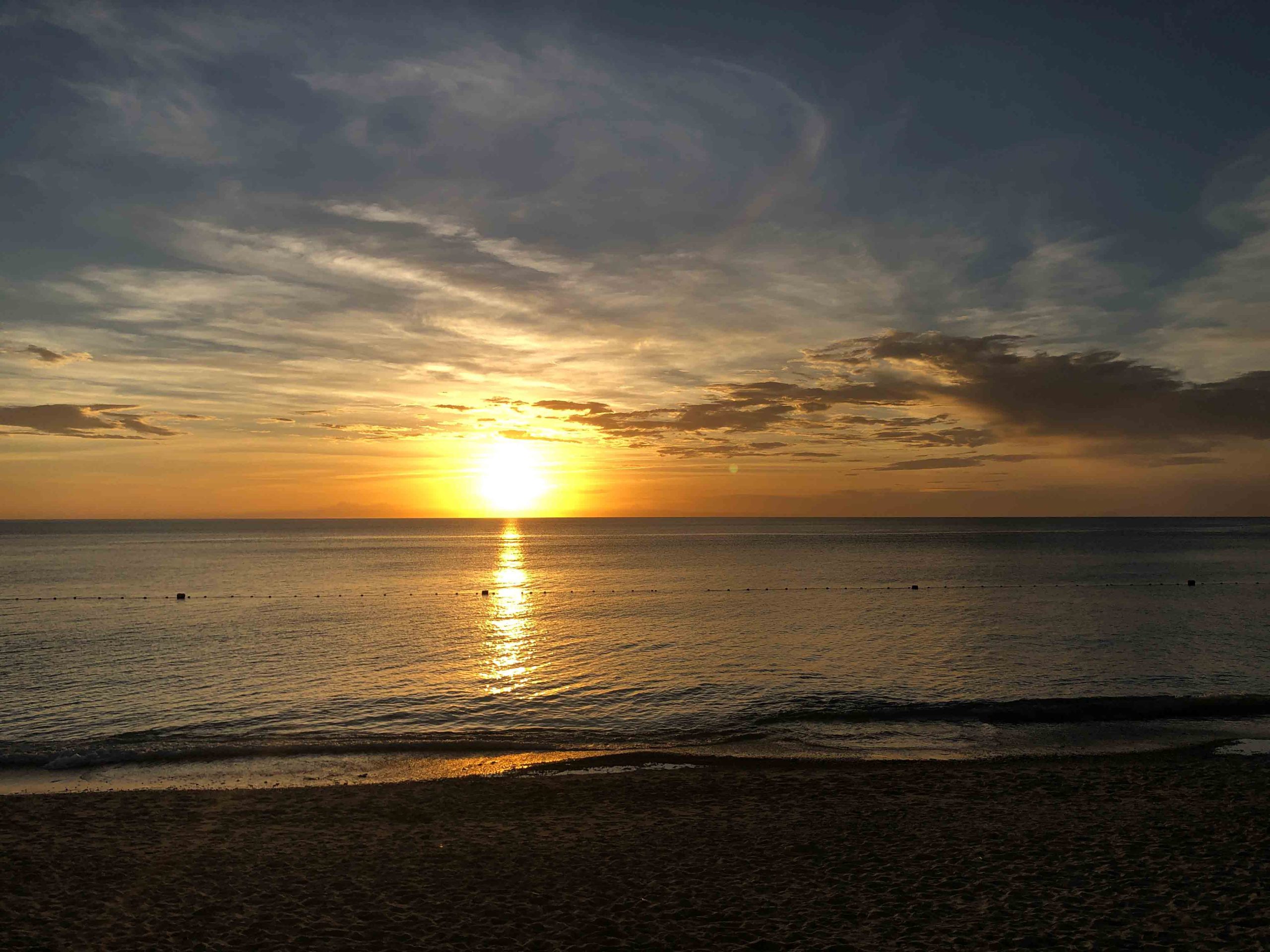 夕日の美しい離島の絶景スポット　奄美大島の「大浜海浜公園」