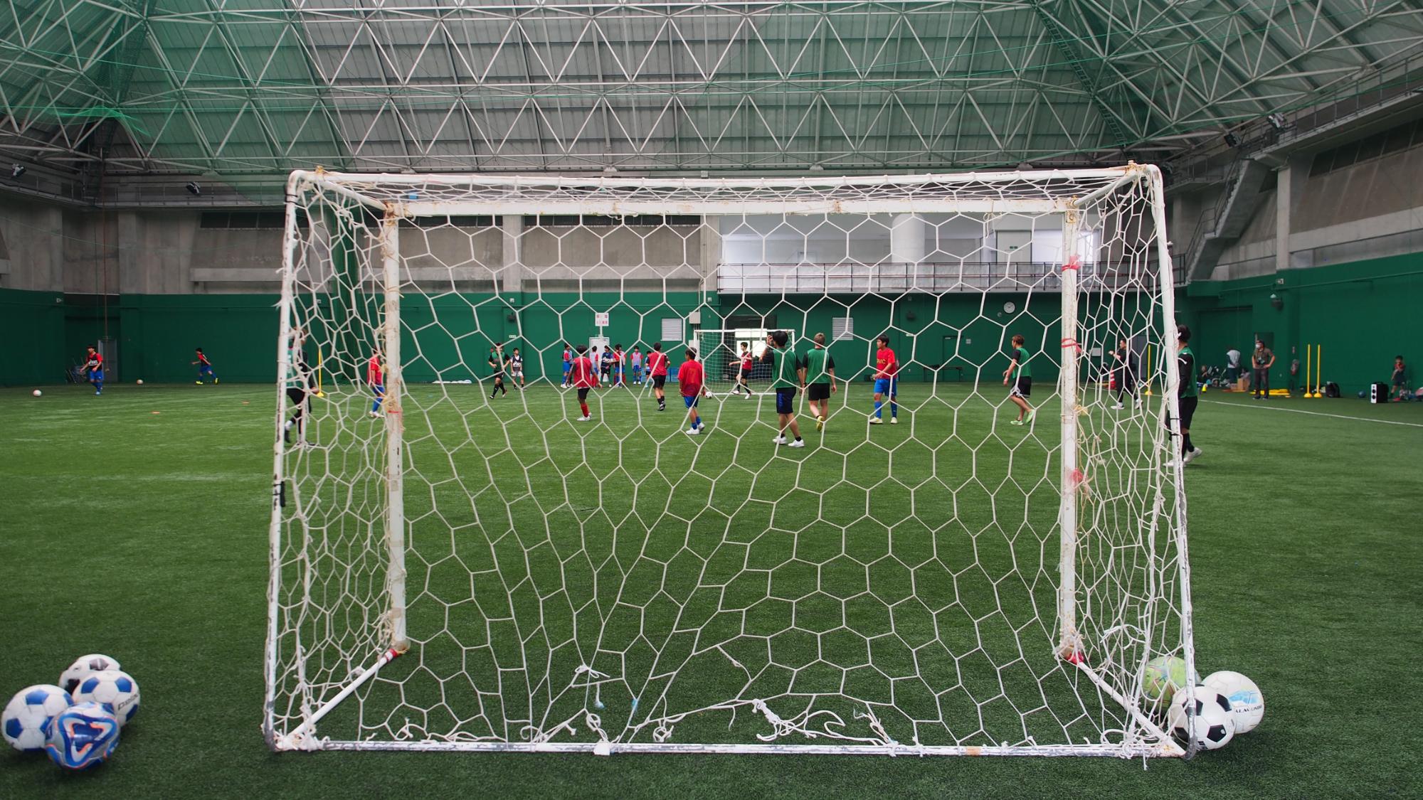 【奄美】佐藤勇人さんをゲストにサッカー教室が開かれました